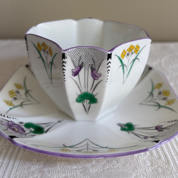 Shelley Queen Anne Style, Pansies Cup & Saucer Rd. 723404 - Picture 3 of 8